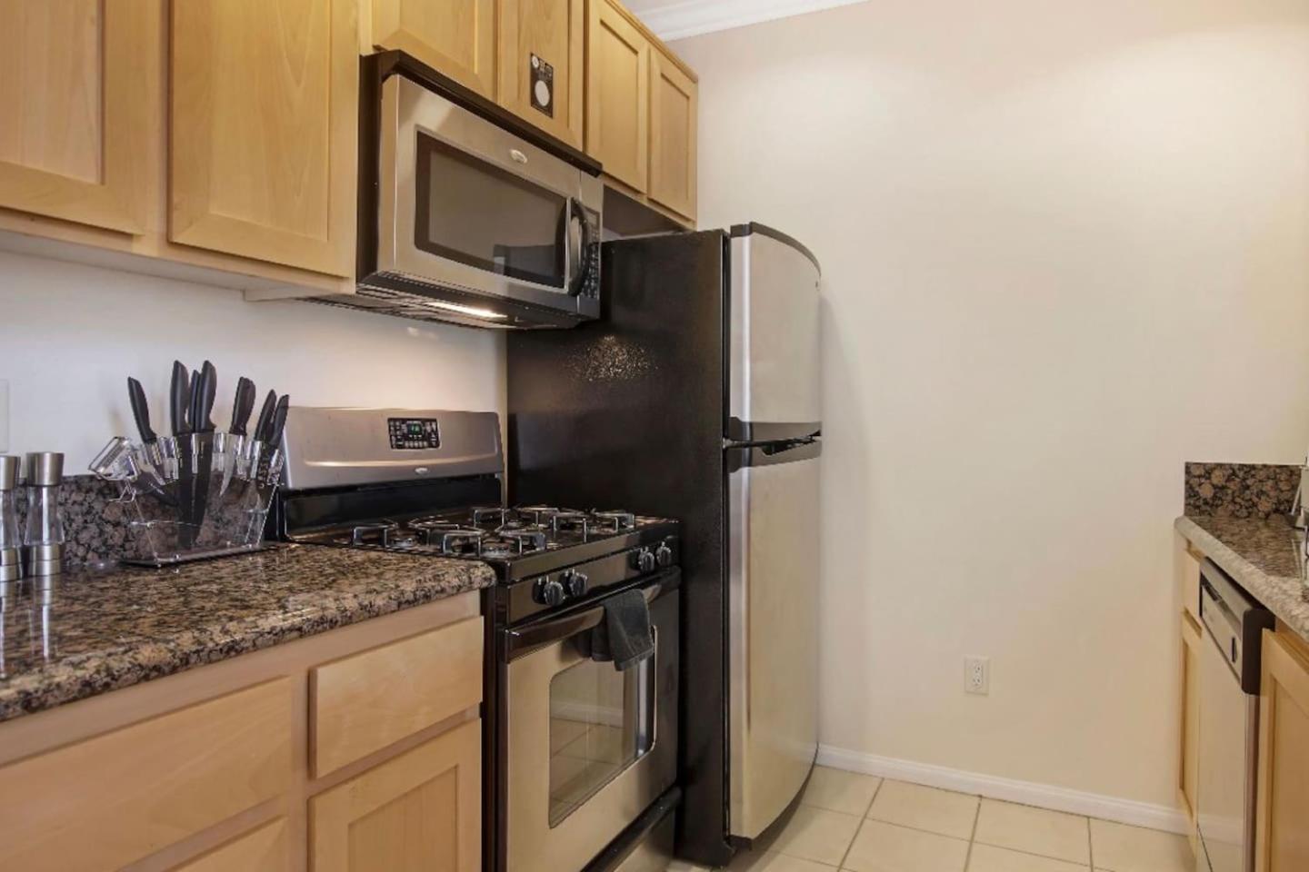 Downtown LUXURY 2B2B Flat Main image 2